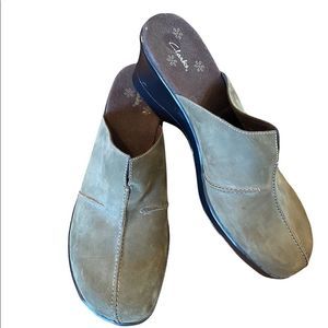 Clarks clogs size 11